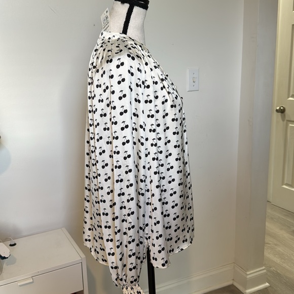 On 34th Printed Pleated Smocked-Cuff Black Cherry‎ Retro Print Blouse SZ Medium - Picture 4 of 7